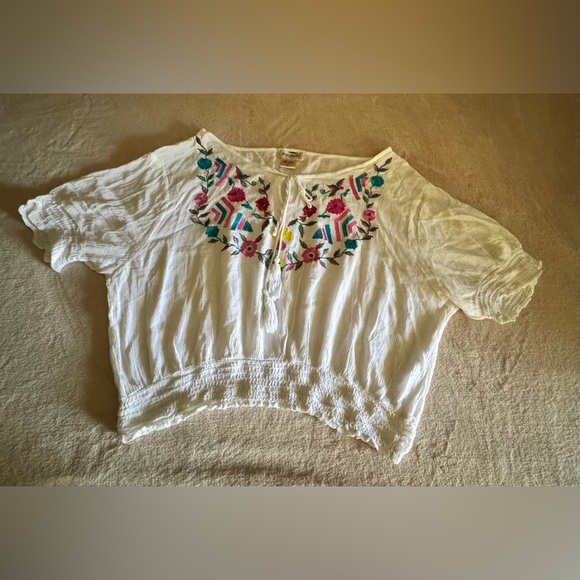 Passport White Blouse with Colorful Embroidery Size XL - Picture 9 of 9
